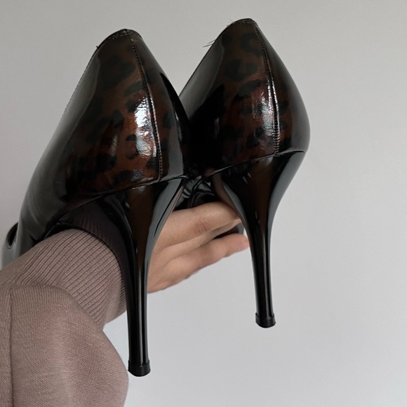 Stuart Weitzman Leopard Patent Leather Stiletto Pointy Toe Pumps - Picture 6 of 14
